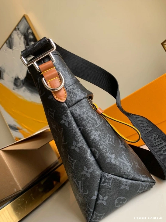 Official oldcobbler VUITTON LOUIS BAG MESSENGER 0710
